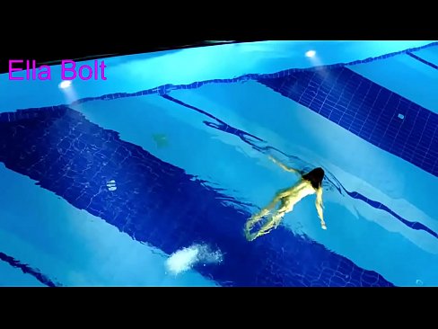 ❤️ Não consigo parar de ver, jovem loira apanhada a nadar nua na piscina da estância balnear ELLA BOLT Porno doméstico em porno pt.hentaibar.ru ❌️❤