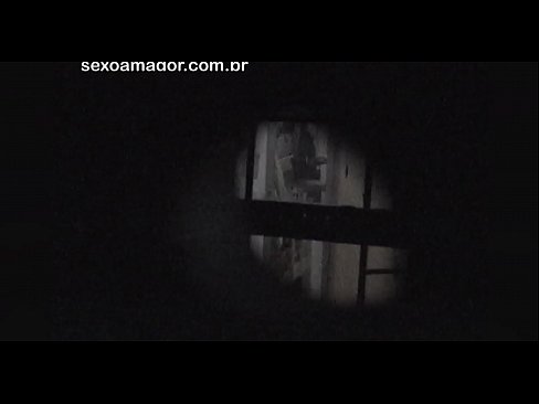 ❤️ Lourinho é filmado secretamente por um voyeur de bairro escondido atrás de tijolos ocos Porno doméstico em porno pt.hentaibar.ru ❌️❤