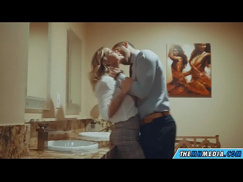 ❤️ Quando uma loira peituda o seduz numa casa de banho pública Porno doméstico em porno pt.hentaibar.ru ❌️❤